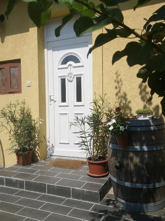 Ferienwohnung Milio Apartman Badacsony Badacsonytördemic Exterior foto