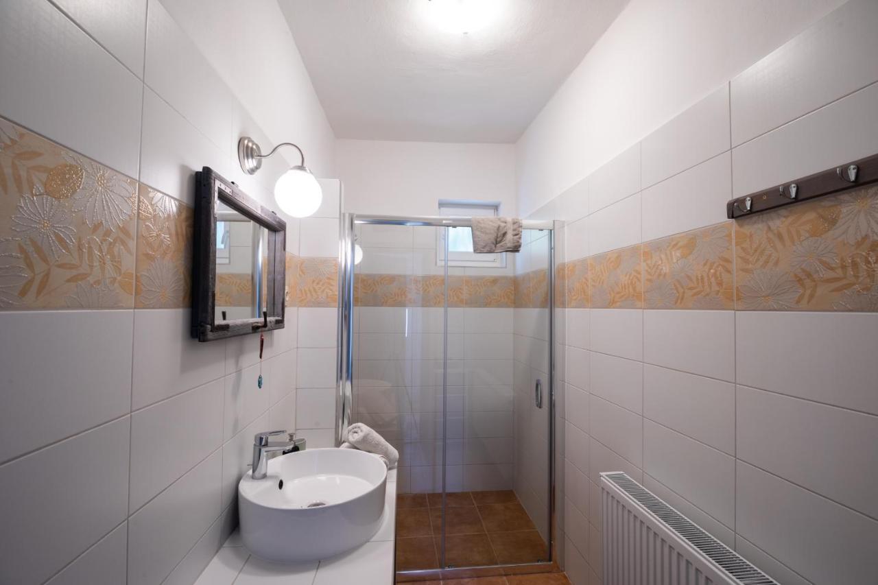 Ferienwohnung Milio Apartman Badacsony Badacsonytördemic Exterior foto